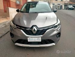 Grigio Usata 2024 Renault Captur Techno SUV | 18.500 € (Buon prezzo)
