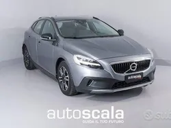 Grigio Usata 2017 Volvo V40 CC Momentum Station wagon | 10.990 € (Buon prezzo)