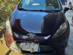 Rosso Usata 2011 Ford Fiesta Due volumi | 3600 € (Buon prezzo)