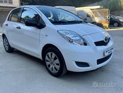 Bianco Usata 2009 Toyota Yaris Tre volumi | 5700 € (Buon prezzo)