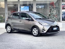 Grigio Usata 2018 Toyota Yaris Tre volumi | 9900 € (Ottimo prezzo)