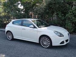 Bianco Usata 2010 Alfa Romeo Giulietta Tre volumi | 4500 € (Molto cara)