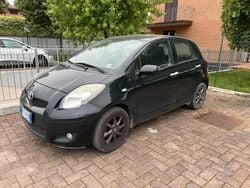 Nero Usata 2010 Toyota Yaris Tre volumi | 4700 € (Buon prezzo)