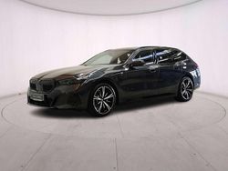 Sophisto grey Nuova 2025 BMW 530e M Sport Station wagon | 83.845 € (Molto cara)