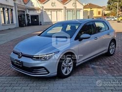 Grigio Usata 2020 VW Golf VIII Life Due volumi | 17.990 € (Cara)