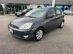 Grigio Usata 2004 Ford Fiesta Due volumi | 1500 € (Buon prezzo)