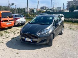 Grigio Usata 2017 Ford Fiesta Titanium Due volumi | 7990 € (Buon prezzo)