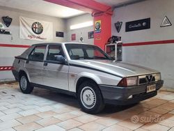 Grigio Usata 1990 Alfa Romeo 75 Tre volumi | 5499 €
