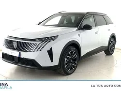 Bianco okenite Nuova 2025 Peugeot 5008 GT Monovolume | 38.400 € (Buon prezzo)