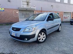 Grigio Usata 2007 Kia Rio LX Tre volumi | 1299 €