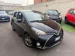 Nero Usata 2017 Toyota Yaris Lounge Tre volumi | 6800 € (Ottimo prezzo)