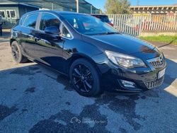 Nero Usata 2011 Opel Astra Cosmo Tre volumi | 5900 € (Buon prezzo)