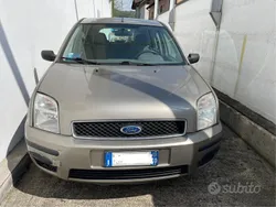 Usata 2003 Ford Fusion Due volumi | 1000 € (Ottimo prezzo)