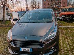 Grigio Usata 2017 Ford S-MAX Vignale Monovolume | 12.000 € (Buon prezzo)