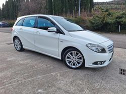 Bianco Usata 2012 Mercedes B180 Executive Monovolume | 9900 €