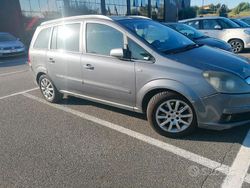 Grigio Usata 2008 Opel Zafira Monovolume | 2400 € (Buon prezzo)