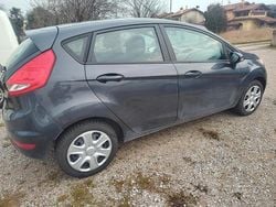 Grigio Usata 2009 Ford Fiesta Tre volumi | 1750 € (Ottimo prezzo)