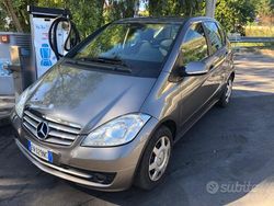 Grigio Usata 2012 Mercedes A180 Tre volumi | 5990 € (Super prezzo)