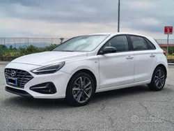 Bianco Usata 2021 Hyundai i30 Prime Tre volumi | 18.800 € (Molto cara)
