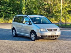 Argento Usata 2005 VW Touran Highline Monovolume | 2900 € (Buon prezzo)