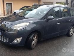 Grigio Usata 2009 Renault Scénic III Monovolume | 2290 € (Buon prezzo)