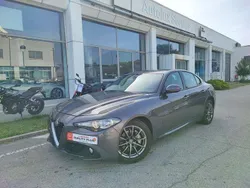 Grigio Usata 2017 Alfa Romeo Giulia Business Launch Edition Tre volumi | 16.990 € (Buon prezzo)