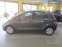 Grigio Usata 2010 Toyota Yaris Tre volumi | 3500 € (Ottimo prezzo)