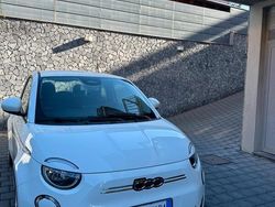 Bianco Usata 2022 Fiat 500e Tre volumi | 12.100 € (Ottimo prezzo)