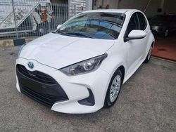Bianco Usata 2022 Toyota Yaris Hybrid Business Edition Tre volumi | 15.900 € (Buon prezzo)