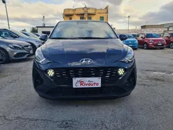 Grigio Usata 2023 Hyundai i10 Due volumi | 13.990 € (Buon prezzo)