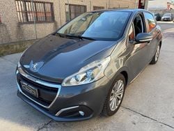 Grigio Usata 2015 Peugeot 208 Allure Due volumi | 6999 € (Buon prezzo)