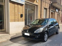 Nero Usata 2005 Renault Clio II Tre volumi | 2500 € (Cara)