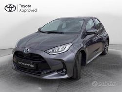 Grigio Usata 2021 Toyota Yaris Hybrid Trend Tre volumi | 18.500 € (Buon prezzo)