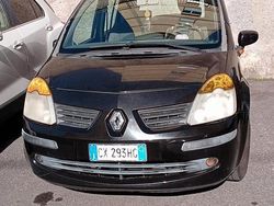 Nero Usata 2005 Renault Modus Monovolume | 700 €