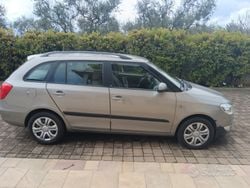 Grigio Usata 2012 Skoda Fabia Due volumi | 6000 € (Molto cara)
