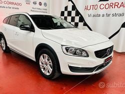 Bianco Usata 2017 Volvo V60 CC Pro Station wagon | 7900 €