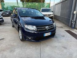 Vari colori Usata 2015 Dacia Sandero Due volumi | 5399 € (Buon prezzo)