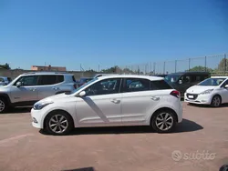 Bianco Usata 2015 Hyundai i20 Style Tre volumi | 8000 € (Buon prezzo)
