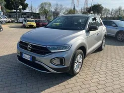 Grigio Usata 2023 VW T-Roc Life SUV | 26.490 € (Buon prezzo)