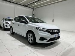 Bianco ghiaccio Usata 2023 Dacia Sandero Essentiel Tre volumi | 15.800 € (Molto cara)
