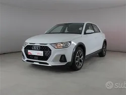 Bianco ghiaccio metallizzato Usata 2023 Audi A1 Design Due volumi | 26.400 € (Buon prezzo)