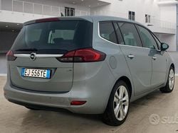 Grigio Usata 2011 Opel Zafira Monovolume | 7150 € (Buon prezzo)