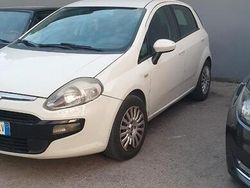 Bianco Usata 2011 Fiat Grande Punto Due volumi | 2000 € (Super prezzo)
