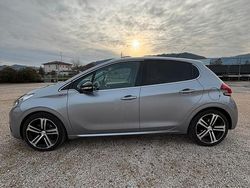 Grigio Usata 2019 Peugeot 208 GT-line Due volumi | 12.900 € (Buon prezzo)