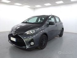 Grigio scuro pastello Usata 2017 Toyota Yaris Lounge Tre volumi | 10.990 € (Buon prezzo)