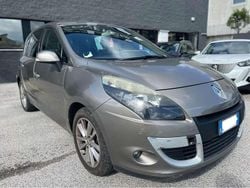 Beige Usata 2010 Renault Scénic III Luxe Monovolume | 2490 € (Super prezzo)