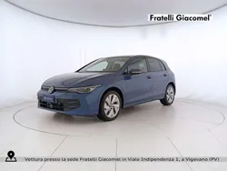 Anemone blue metallizzato Usata 2024 VW Golf VIII Edition Tre volumi | 30.400 € (Buon prezzo)