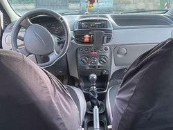 Blu/azzurro Usata 2000 Fiat Punto Tre volumi | 2000 € (Cara)