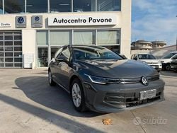 Dolphin grey met. Usata 2025 VW Golf VIII Life Tre volumi | 28.900 € (Buon prezzo)
