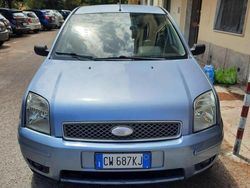 Blu Usata 2005 Ford Fusion Tre volumi | 1300 € (Buon prezzo)